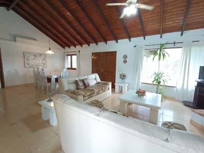 CASA VENTA PUNTA DEL ESTE   3 DORMITORIOS PISCINA 