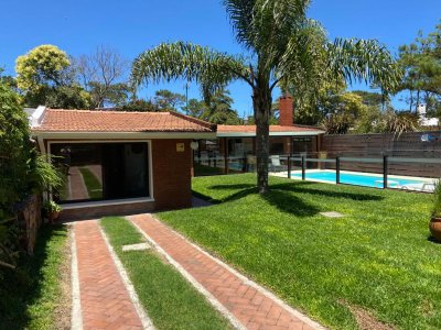 EXCELENTE ZONA MANSA, A 300 MTS DEL MAR. 