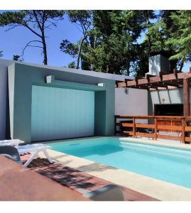 Casa en Venta - Cantegril - Punta Este - 4 dormitorios y 3 baños - piscina climatizada  