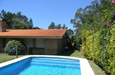 Casa a la venta en Pinares a dos cuadras del mar  