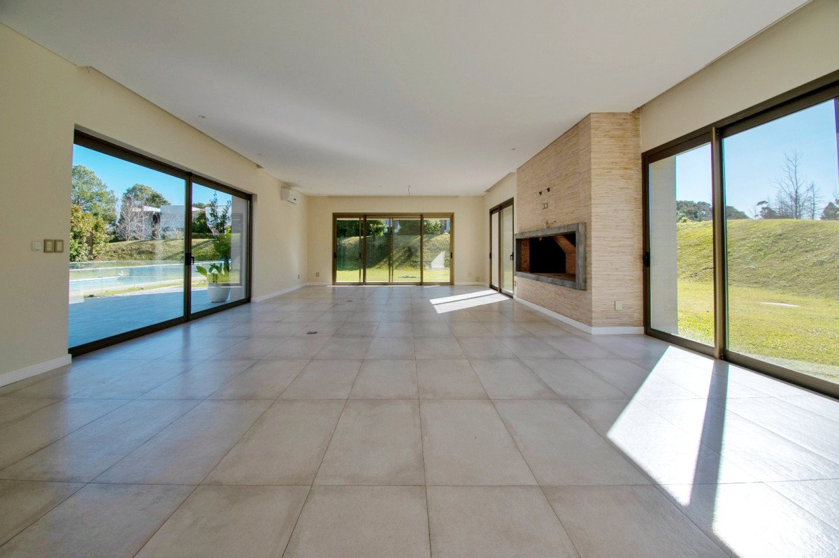 Venta casa 5 dormitorios en barrio privado, piscina, gimnasio, jacuzzi, barbacoa 