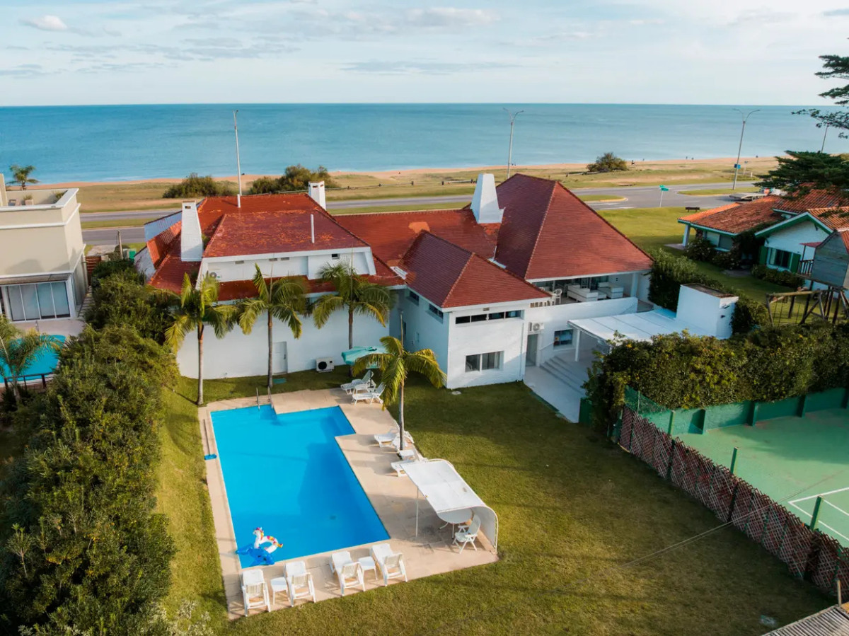 FRENTE AL MAR EXCELENTE VISTA- MUY BUENA CASA MUY BIEN EQUIPADA.
