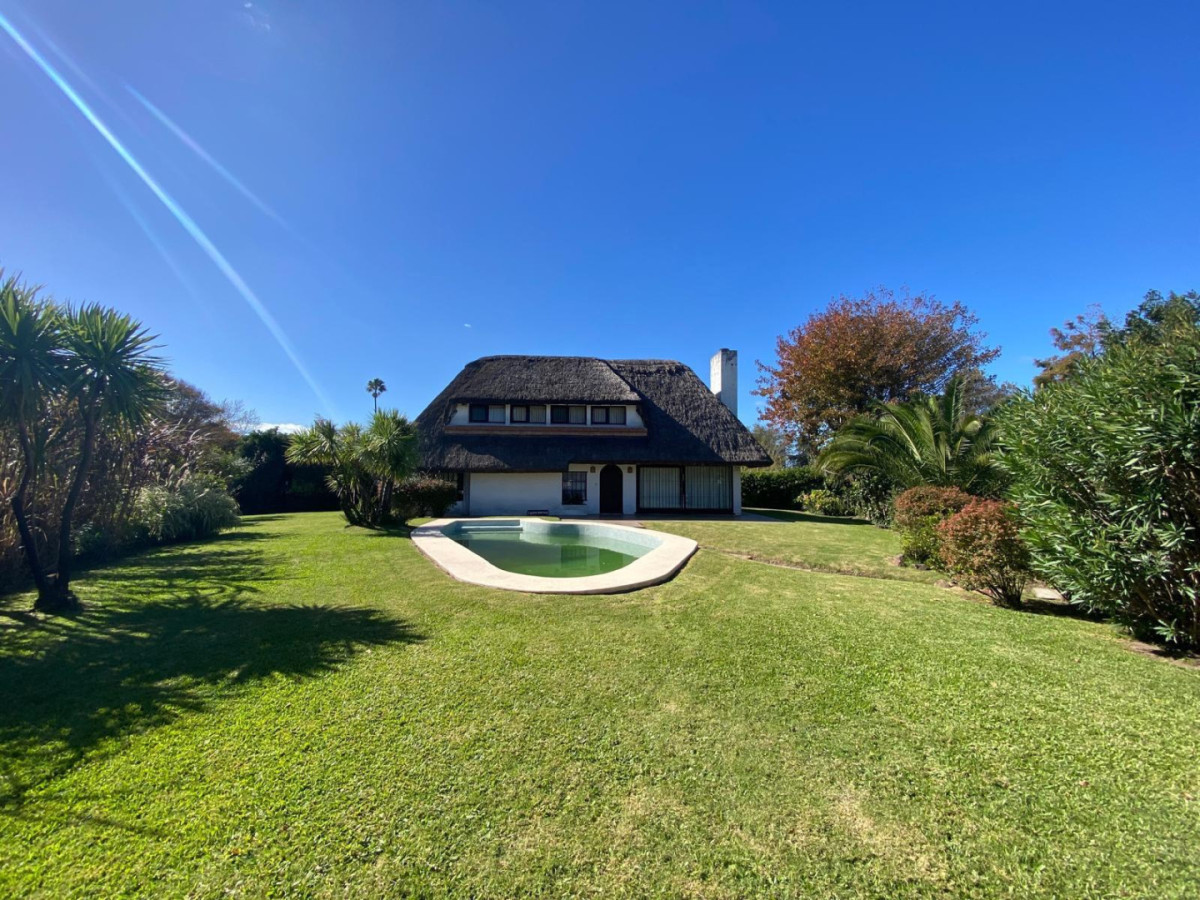 VENDE CASA EN LA MANSA