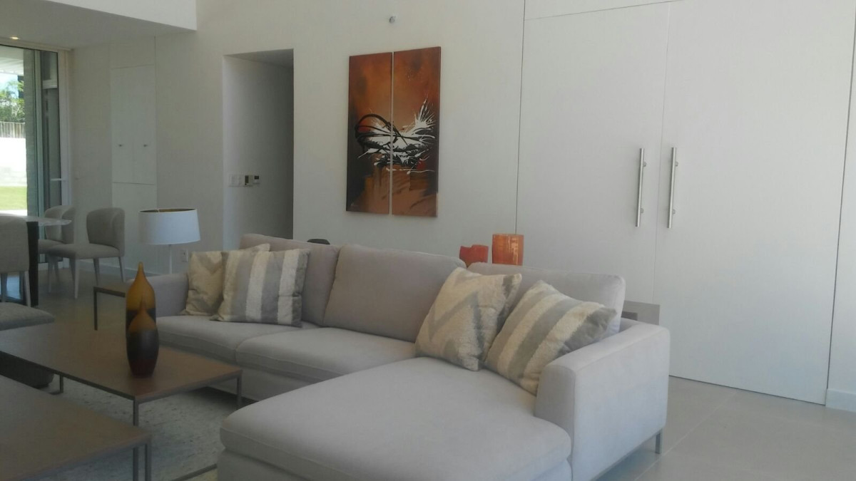 VENTA MANSA Residencia ubicada en exclusivo barrio privado