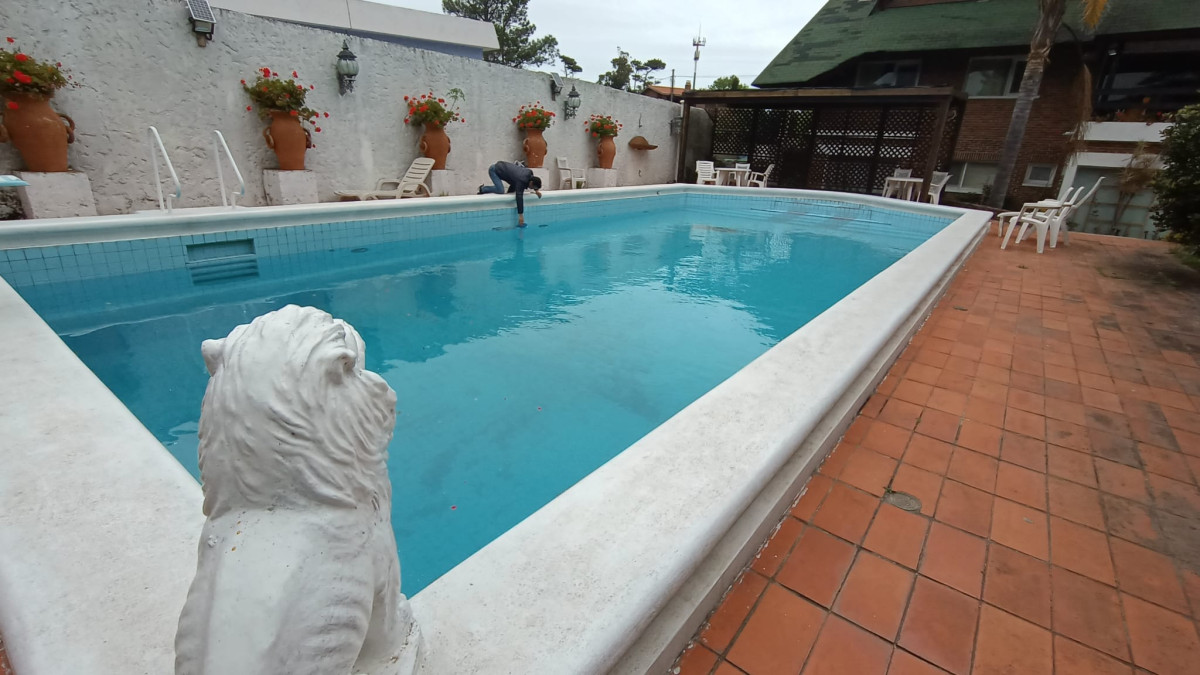 Venta de gran casa, 5 dormtiorios, piscina, barbacoa y playroom