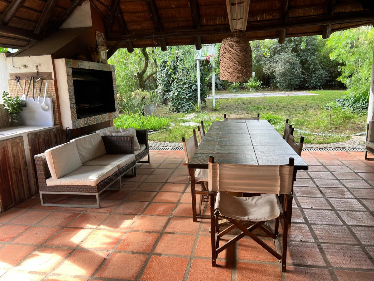 CASA EN PINARES 4 DORMITORIOS CON PISCINA