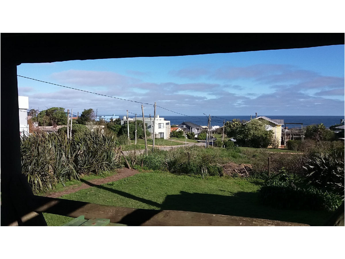 EL CHORRO:  CASA UBICADA EN ESQUINA CON EXCELENTE VISTA AL MAR