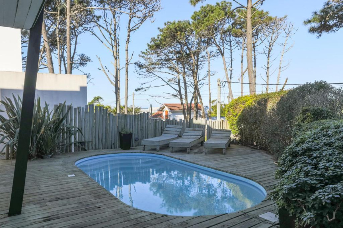 EXCELENTE CASA A LA VENTA EN EL MEJOR PUNTO DE MONTOYA.