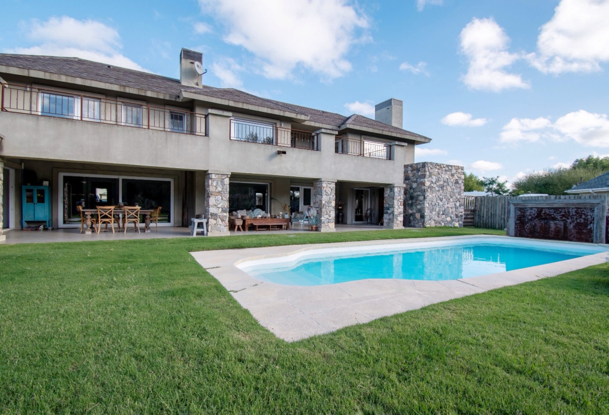 Venta Casa 4 dormitorios Barrio Privado