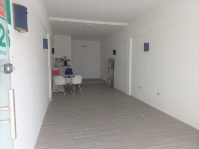 EXCELENTE  LOCAL EN VENTA ZONA COMERCIAL DE PARADA 2 - Punta del Este 