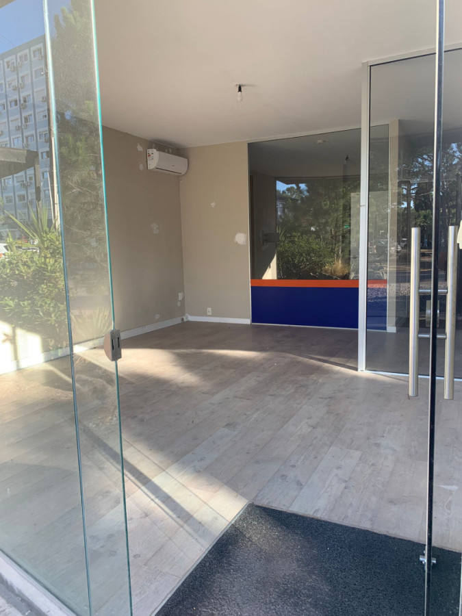 DOS LOCALES COMERCIALES CON APARTAMENTOS Y DEPOSITO EN ALQUILER 