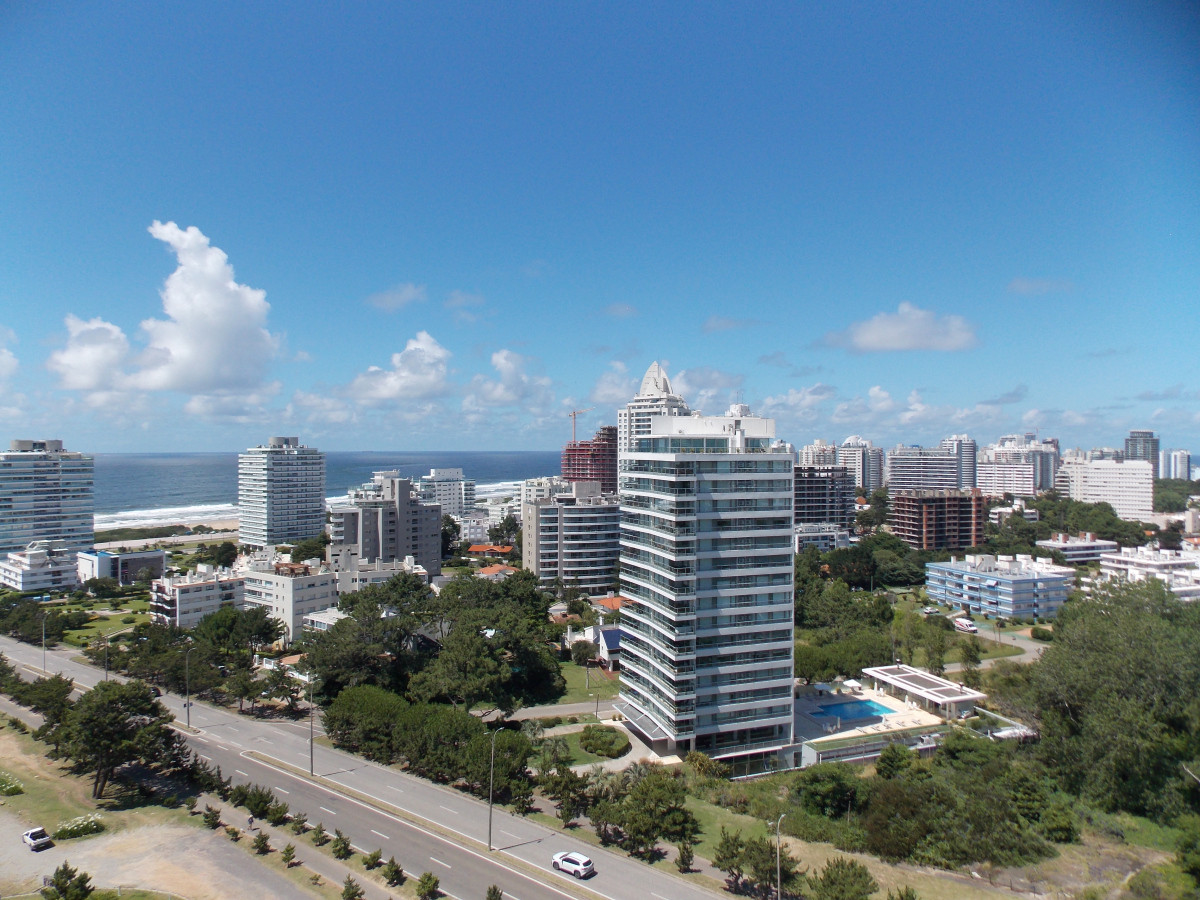 Imagen de Brava - Torre ONE I - Piso alto. Venta Punta del Este.