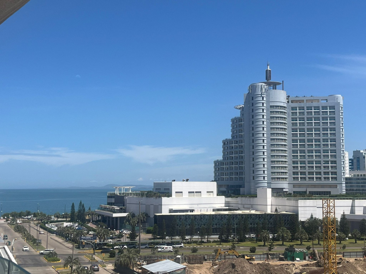 Imagen de ART TOWER - Parada 3 Chiverta | 3 suites, vista al mar y 2 garajes