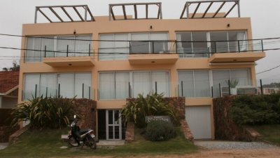 Comodo y muy bien puesto apartamento en Manantiales a 300 m de la playa.