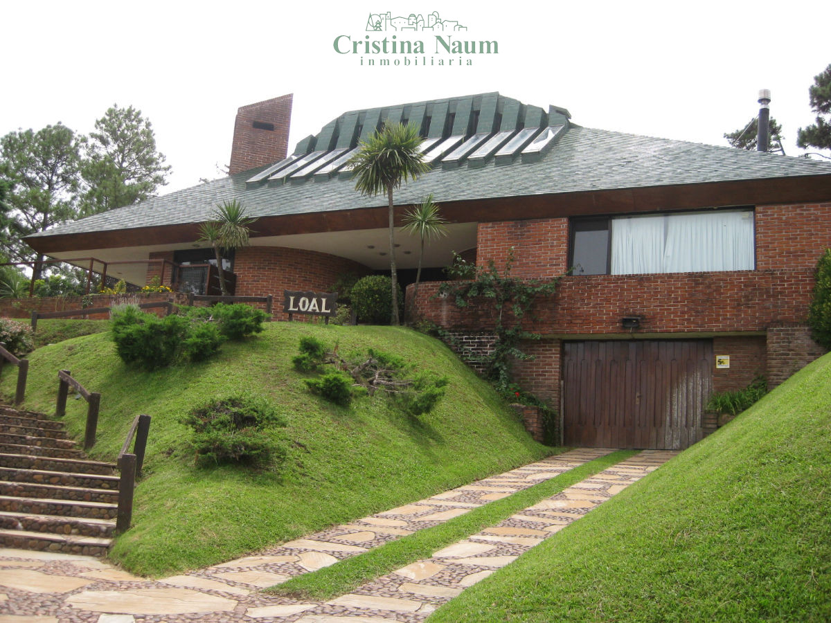 excelente casa en cantegril de 5 dormitorios - cni18188c