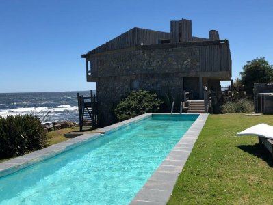 Maravillosa casa en Jose Ignacio, sobre el mar!!