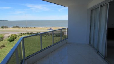 Apartamento en Punta del Este, frente al mar