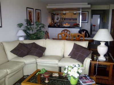 Venta y alquiler de apartamento en zona de playa Mansa *3 dormitorios