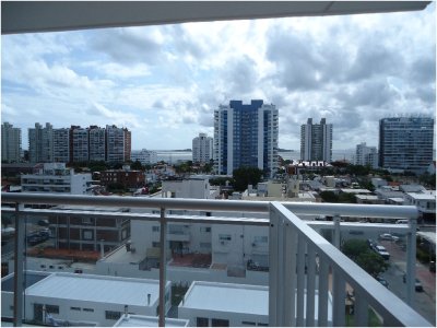 Apartamento en venta y alquiler temporal en Punta del Este, Torre con todos los servicios