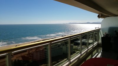 Apartamento en alquiler anual  frente al mar en Mansa - Punta del Este