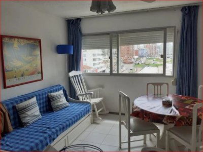 Alquiler de Apartamento en Punta del Este, Excelente opción a metros de la playa y terminal