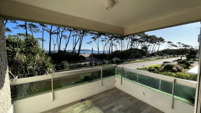 Apartamento en Mansa, frente al mar, Punta del Este - ALQUILER ANUAL! 3 DORMITORIOS - COCHERA - ASEGURADORAS