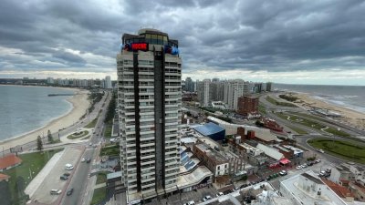 Venta y Alquiler Temporal de Apartamento en Punta del Este con Espectacular Vista al mar