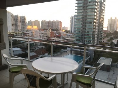 Venta Apartamento en excelente estado de 3 dormitorios con vista a Mansa y Brava