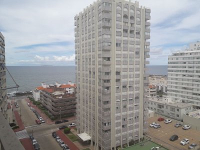 Apartamento a la venta y alquiler en Punta del Este, zona Península.