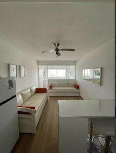 Venta de Apartamento en Punta del Este, Piso alto, bajos gastos