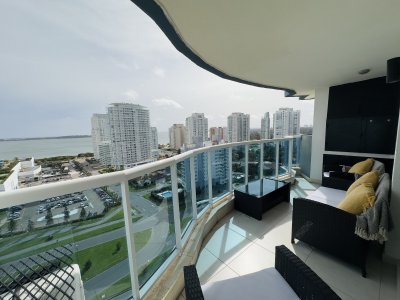 Espectacular vista!!! Mansa, a poca distancia de la playa, Venta de apartamento con parrillero propio en Punta del Este