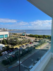 Venta de Apartamento en Playa Mansa, Punta del Este a solo 30 metros del mar