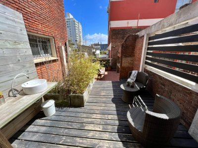 Apartamento en Alquiler en temporada, Céntrico con terraza y parrillero propio en plena península