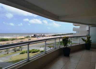 PUNTA DEL ESTE - Brava - Espectacular Venta de Apartamento en primera línea*3 dormitorios