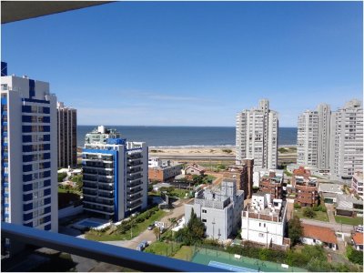 Apartamento en alquiler temporal y venta  en Punta del Este, cerca de la playa con servicios