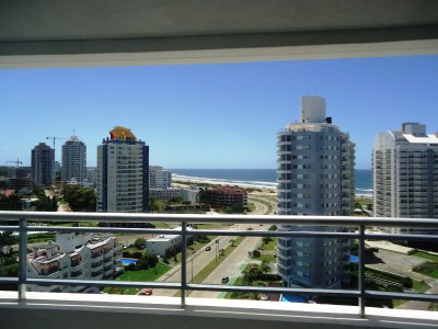Espectacular apartamento en alquiler temporal en Punta del Este, con servicios