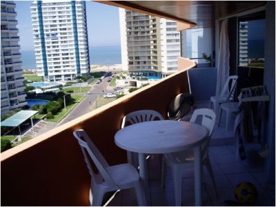 Apartamento en Alquiler a metros de playa brava, con todos los servicios