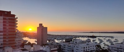 Edificio en península excelentes vistas al puerto 