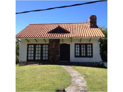 Casa en Pinares, Punta del Este con parrillero