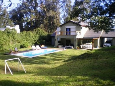 Gran casa con piscina y parrillero en Rincón del Indio - Punta del Este
