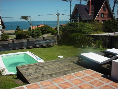 Casa de 5 dormitorios con piscina en alquiler temporal en Pinares - Punta del Este