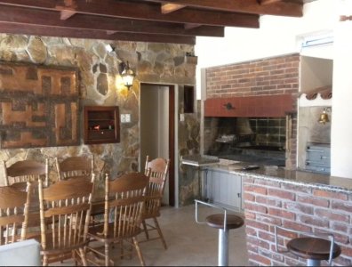 Casa de 3 dormitorios en Alquiler en Uruguay, Punta del Este,  a metros de la playa mansa