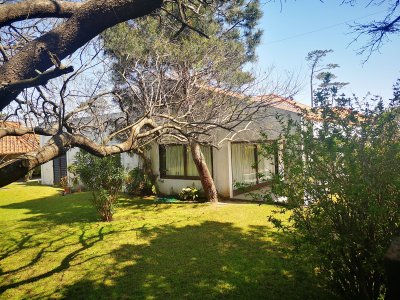 Casa de 4 dormitorios en venta  en Punta del Este, playa mansa, cerca del mar