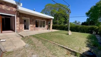 Casa en las Delicias con 2 dormitorios 2 baños    
