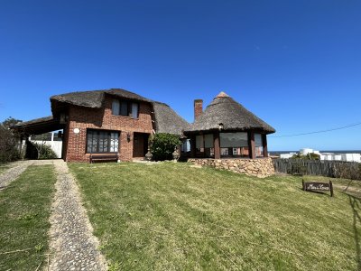 Casa a la venta y alquiler en El Chorro, con 4 dormitorios 