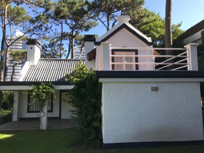 Excelente ubicación!!!! Alquiler temporal y venta de casa con Piscina y Parrillero en Punta del Este, Excelente ubicación, zona Aidy Grill