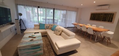 Casa en Venta en Punta Ballena, Complejo Solanas con todos los servicios!