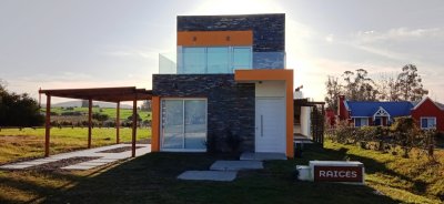 Espectacular!! Casa en alquiler en Pueblo Edén, muy lindo entorno