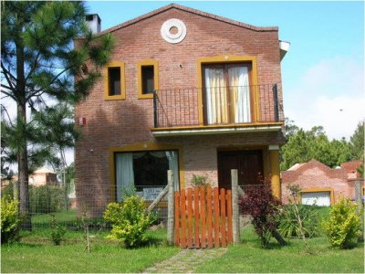 Casa en venta y alquiler,  en Maldonado, Punta del Este - Pinares . 