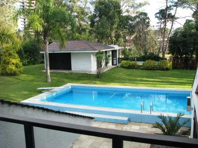 Venta y Alquiler de casa en Punta del Este, zona de Cantegril